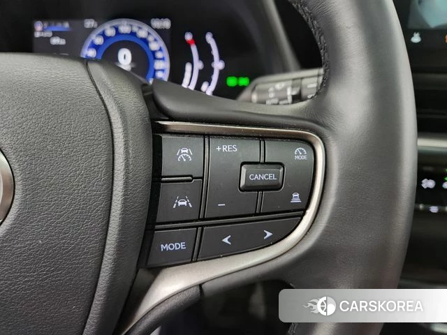 Lexus UX300h 2024 Песочный из Кореи, фото 4