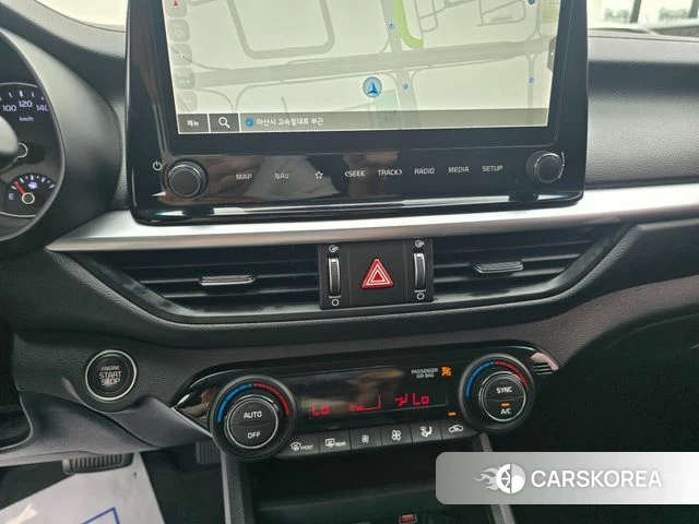 Kia The New K3 2nd generation 2022 Белый из Кореи, фото 4