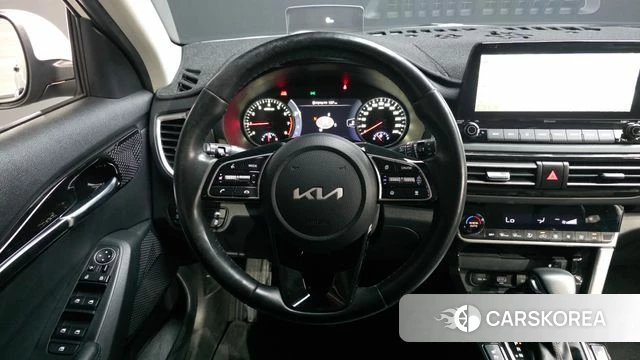 Kia Seltos 2022 Белый из Кореи, фото 4