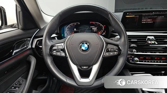 BMW 5 Series (G30) 2019 Белый из Кореи, фото 4