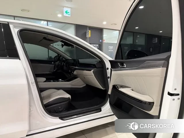 Kia The New K5 3rd generation 2023 Белый из Кореи, фото 4