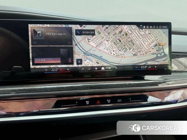 BMW 7 Series (G70) 2023 Светло-серебряный цвет из Кореи, фото 4