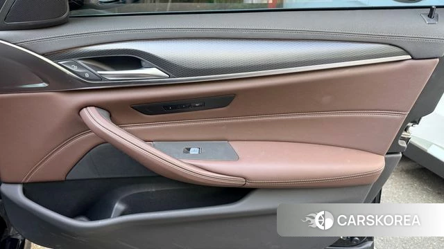 BMW 5 Series (G30) 2023 Черный из Кореи, фото 4