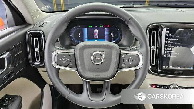 Volvo XC40 2024 Белый из Кореи, фото 4