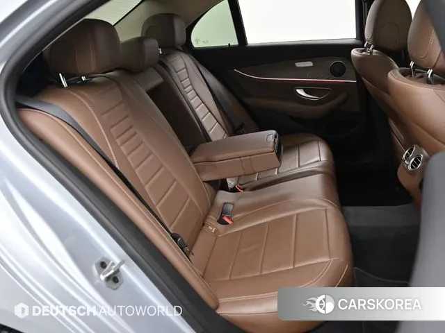Mercedes-Benz E-Class W213 2021 Серебристо-серый из Кореи, фото 4