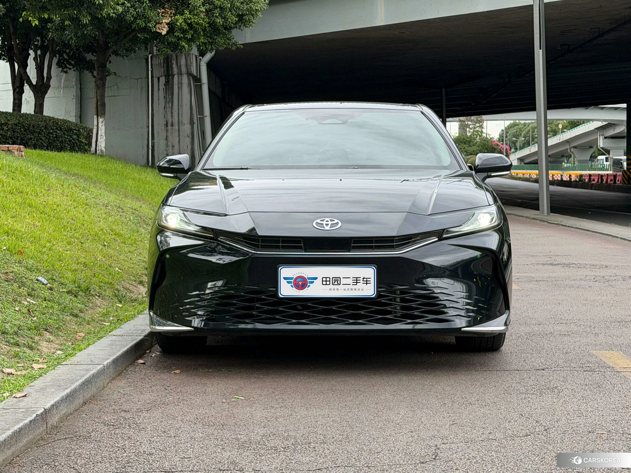 Toyota Camry 2024 Черный из Китая, фото 4