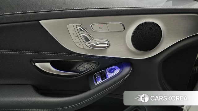 Mercedes-Benz C-Class W205 2023 Белый из Кореи, фото 4
