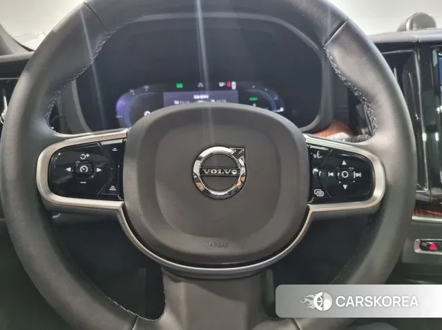 Volvo XC60 second Generation 2025 Белый из Кореи, фото 4