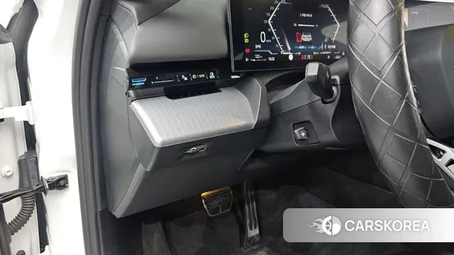 BMW 5 Series (G60) 2024 Белый из Кореи, фото 4