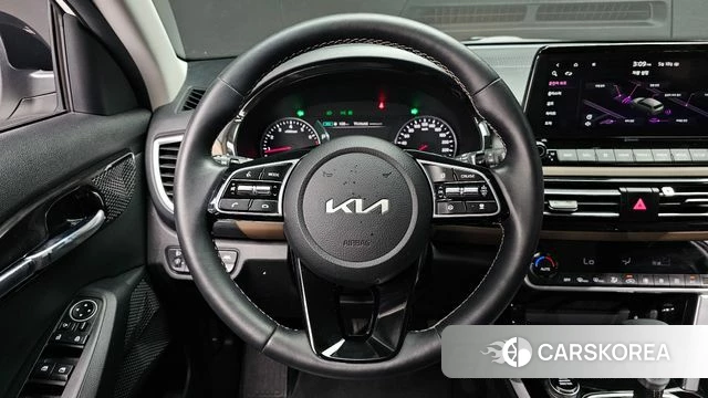 Kia Seltos 2022 Белый из Кореи, фото 4