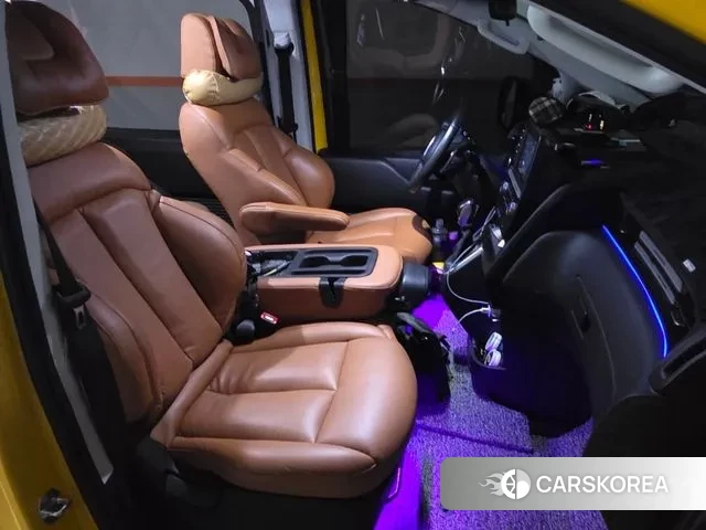 Hyundai Staria 2021 Желтый из Кореи, фото 4