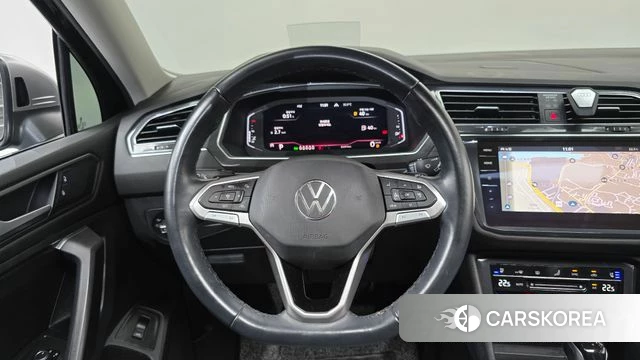 Volkswagen Tiguan Allspace 2023 Черный из Кореи, фото 4