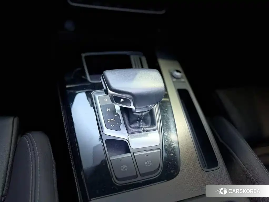 Audi Q5L 2022 Белый из Китая, фото 4