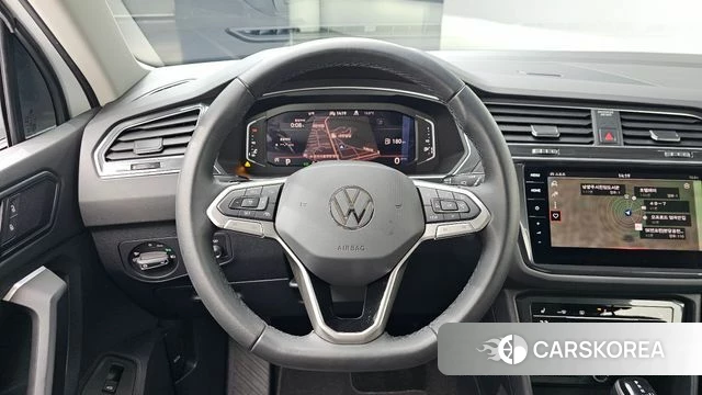 Volkswagen Tiguan second Generation 2024 Белый из Кореи, фото 4