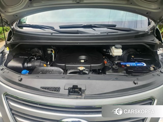 Hyundai Grand Starex 2018 Серебристо-серый из Кореи, фото 4