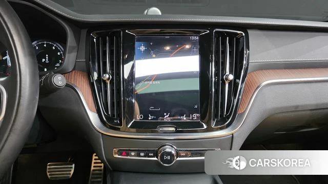 Volvo V60 Cross-Country 2nd Generation 2021 Белый из Кореи, фото 4