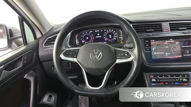 Volkswagen Tiguan Allspace 2023 Белый из Кореи, фото 4