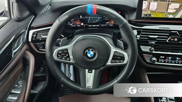 BMW 5 Series (G30) 2023 Белый из Кореи, фото 4