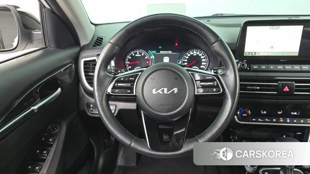 Kia Seltos 2022 Белый из Кореи, фото 4