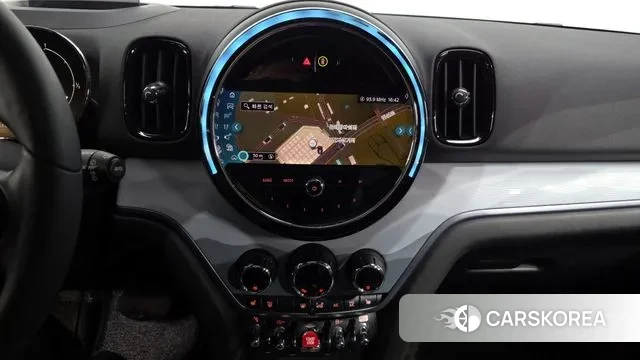 Mini Cooper S Countryman 2023 Светло-серебряный цвет из Кореи, фото 4