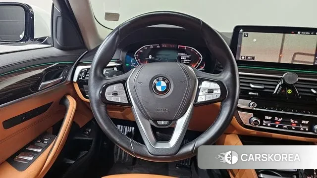 BMW 5 Series (G30) 2021 Белый из Кореи, фото 4