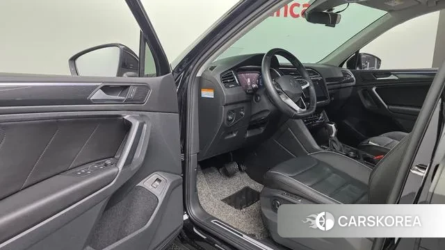 Volkswagen Tiguan second Generation 2022 Черный из Кореи, фото 4