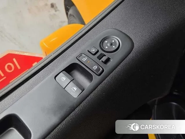 Hyundai Staria 2025 Желтый из Кореи, фото 4