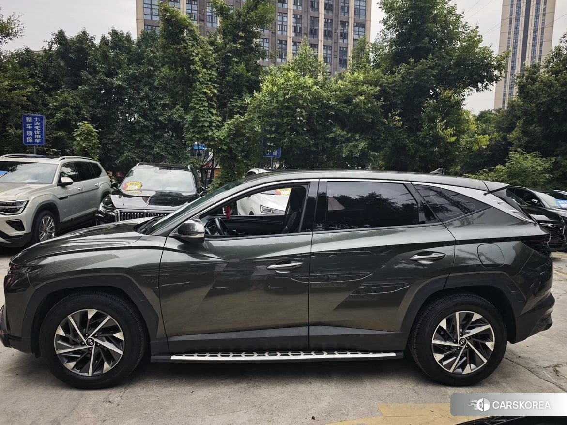 Hyundai Tucson 2021 Темно-серый из Китая, фото 4