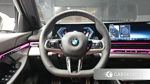 BMW 5 Series (G60) 2025 Белый из Кореи, фото 4