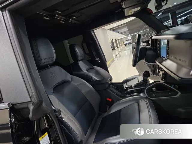 Ford Bronco 6th Generation 2023 Черный из Кореи, фото 4