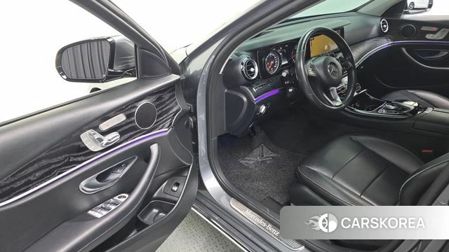 Mercedes-Benz E-Class W213 2018 Серый из Кореи, фото 4