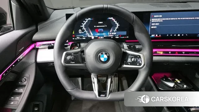 BMW 5 Series (G60) 2025 Черный из Кореи, фото 4