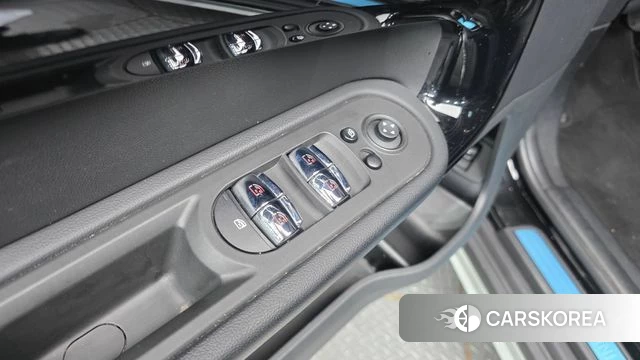 Mini Cooper Countryman 2023 Черный из Кореи, фото 4
