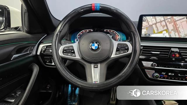 BMW 5 Series (G30) 2023 Белый из Кореи, фото 4