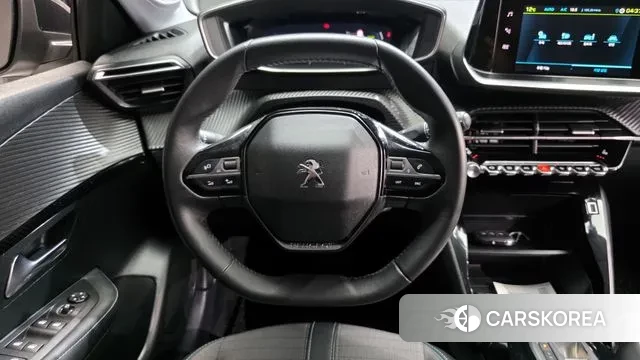 Peugeot e-208 second Generation 2022 Белый из Кореи, фото 4