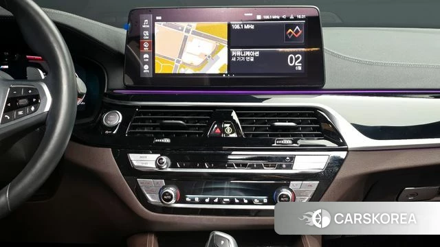 BMW 5 Series (G30) 2023 Серебристо-серый из Кореи, фото 4