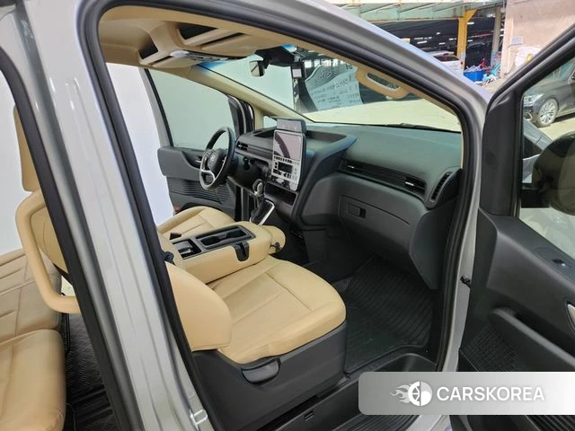 Hyundai Staria 2022 Серебряный из Кореи, фото 4