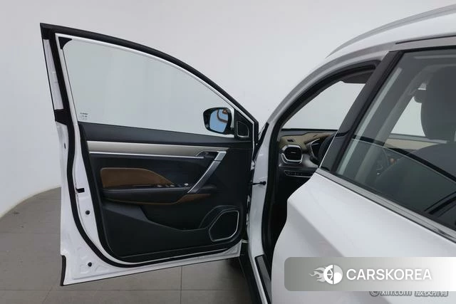 Geely Automobile Binyue 2019 Белый из Китая, фото 4