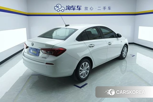Buick Excelle 2019 Белый из Китая, фото 4