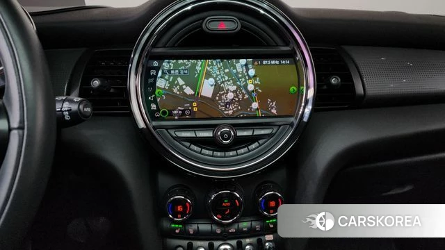 Mini Cooper 2021 Жемчужный цвет из Кореи, фото 4
