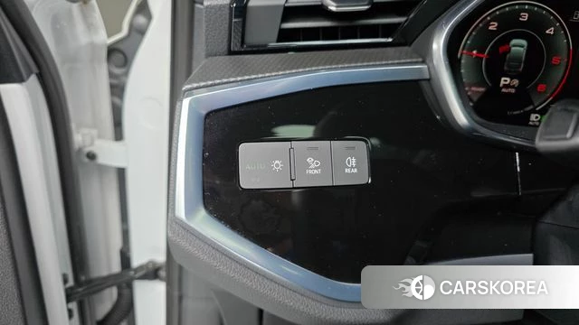 Audi Q3 (F3) 2022 Белый из Кореи, фото 4