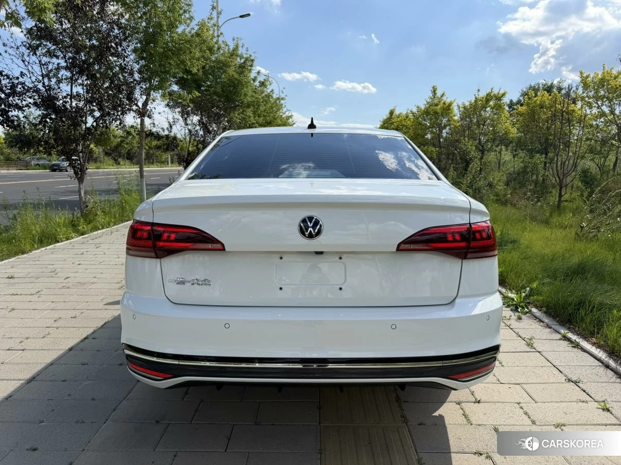 Volkswagen Bora 2022 Белый из Китая, фото 4