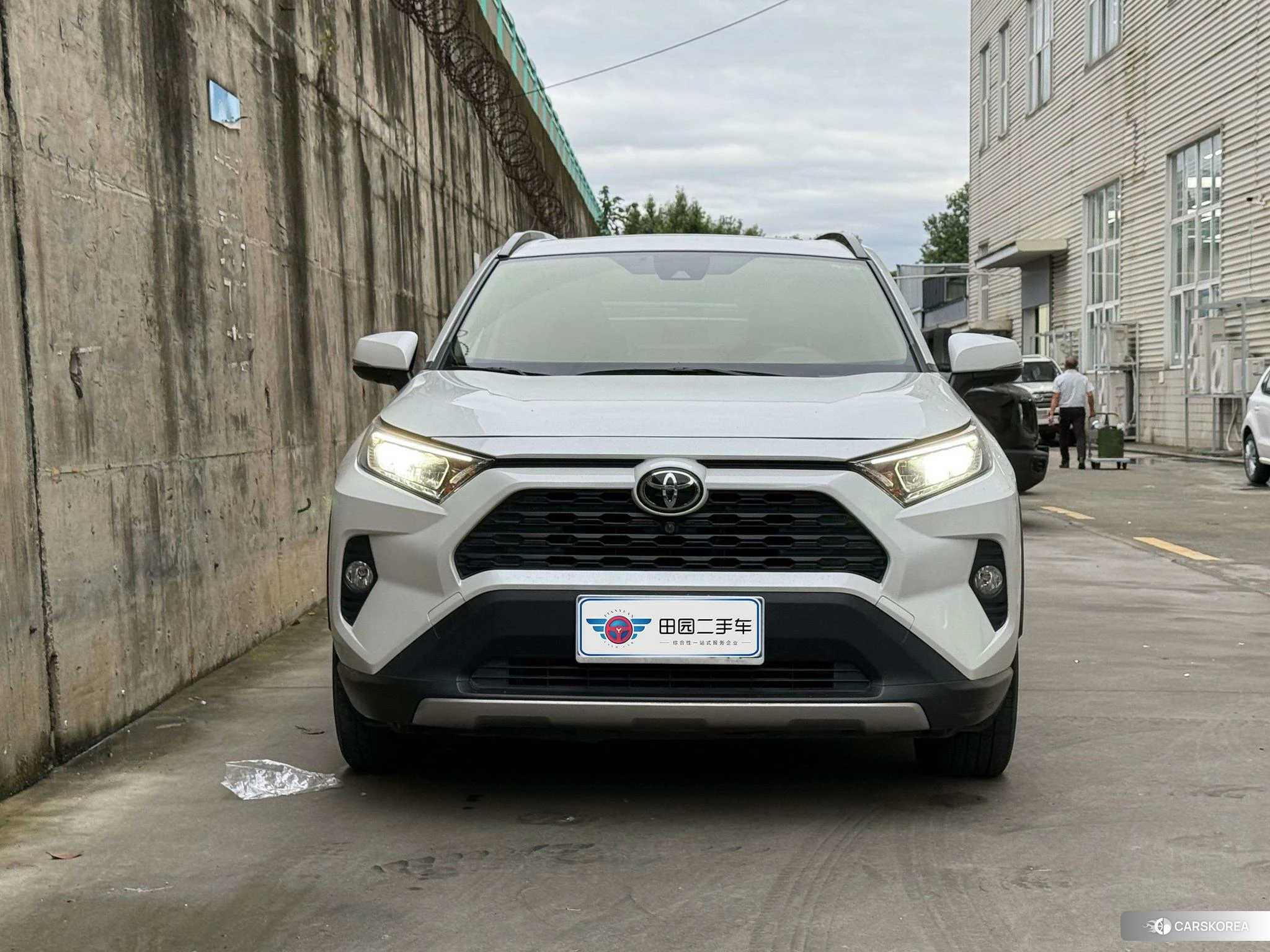 Toyota RAV4 2021 Белый из Китая, фото 4