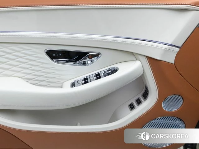 Bentley Continental GT 4th Generation 2025 Жемчужный цвет из Кореи, фото 4