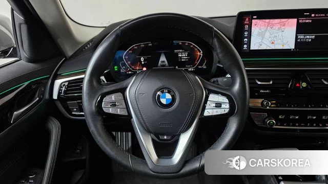 BMW 5 Series (G30) 2022 Цвет тростника из Кореи, фото 4