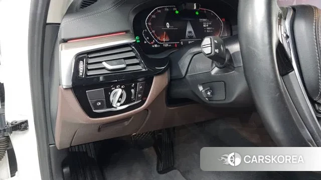 BMW 5 Series (G30) 2020 Белый из Кореи, фото 4