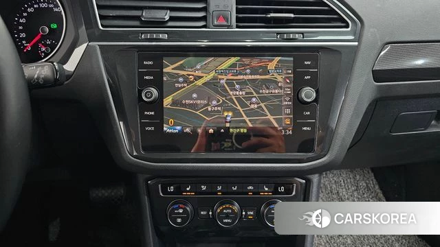 Volkswagen Tiguan second Generation 2020 Белый из Кореи, фото 4