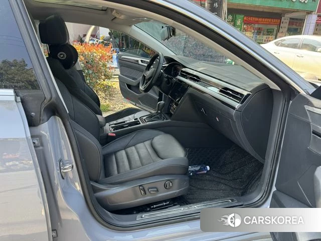 Volkswagen CC 2023 Серебристо-серый из Китая, фото 4