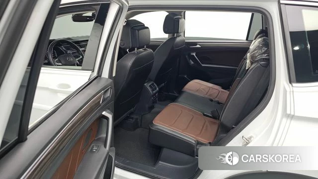 Volkswagen Tiguan Allspace 2023 Белый из Кореи, фото 4