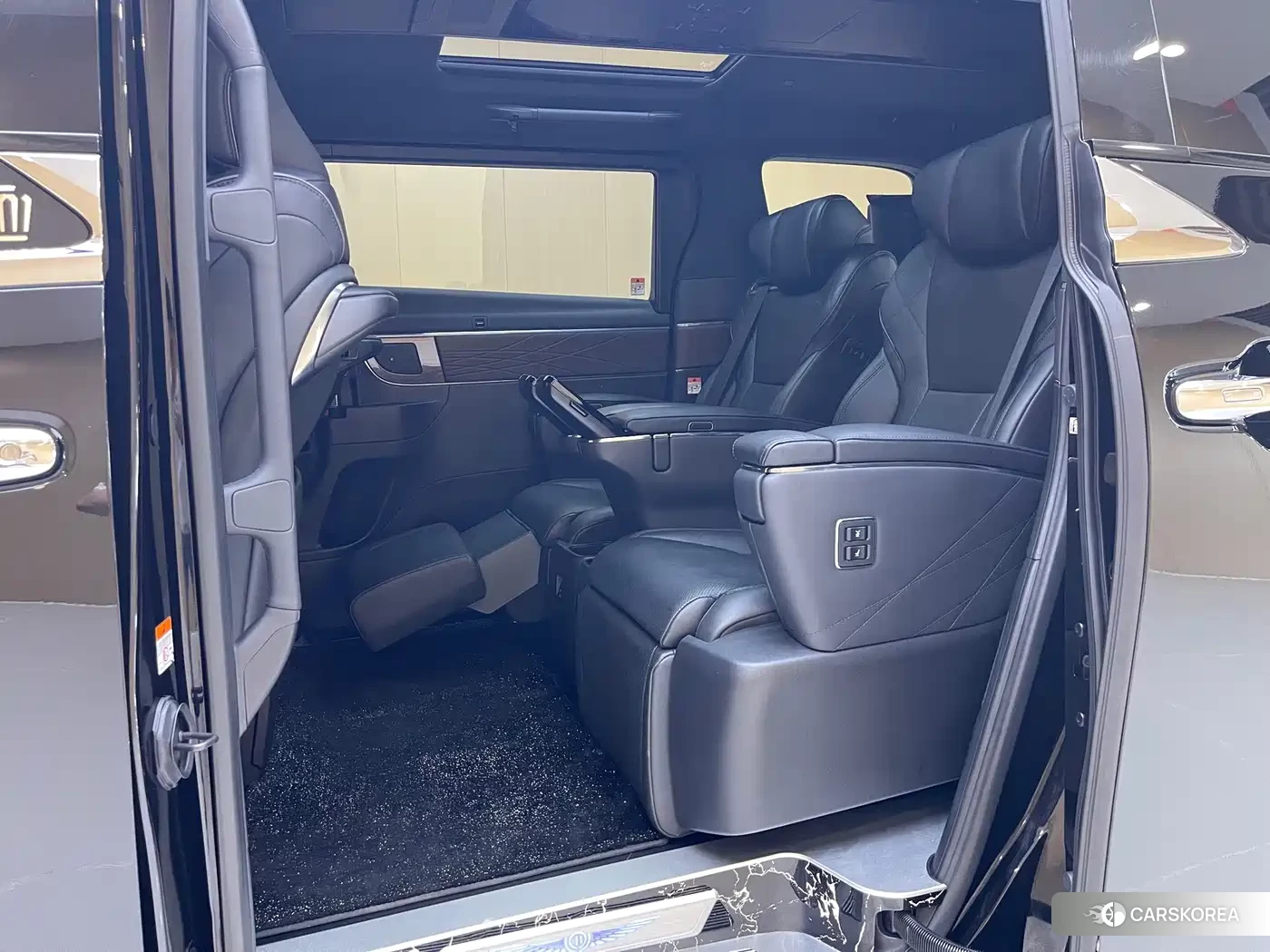 Toyota Vellfire 2024 Черный из Китая, фото 4